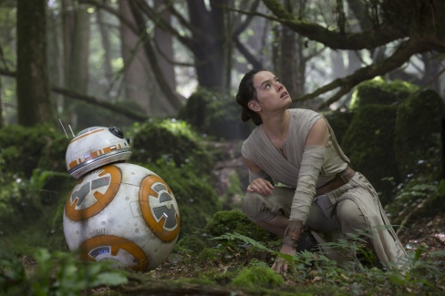 Star Wars: The Force Awakens L to R: BB-8 and Rey (Daisy Ridley) Ph: David James © 2015 Lucasfilm Ltd. & TM. All Right Reserved.